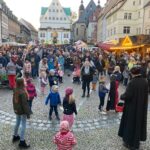 Eine Zeitreise in die Vergangenheit: Mittelaltermarkt zu Füßen des Denkmals vom Reformator Dr. Martin Luther – Geschichte zum Anfassen, Staunen und Erleben