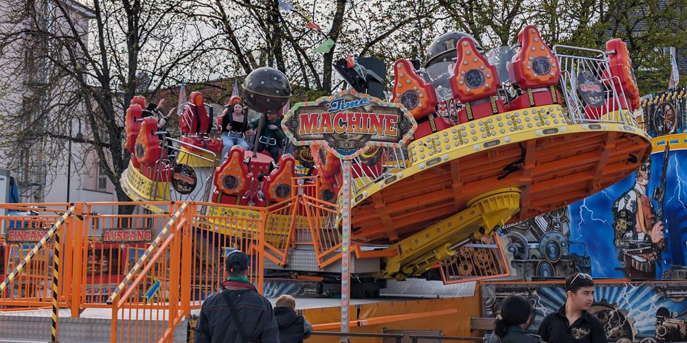 Rundhochfahrgeschäft - Time Machine